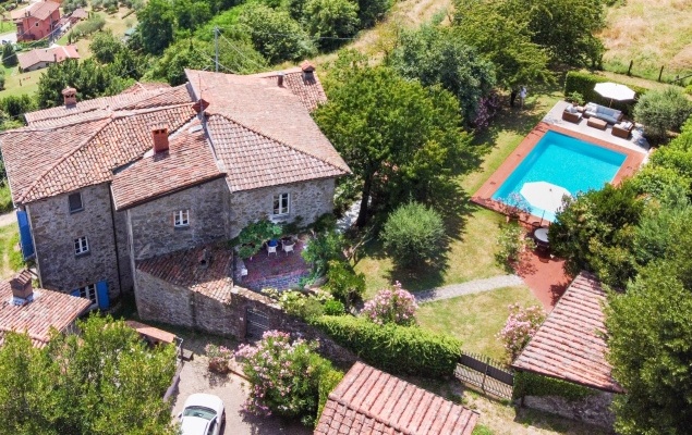 Renovate farmhouse with pool